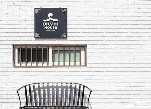 Dream House Hostel *
